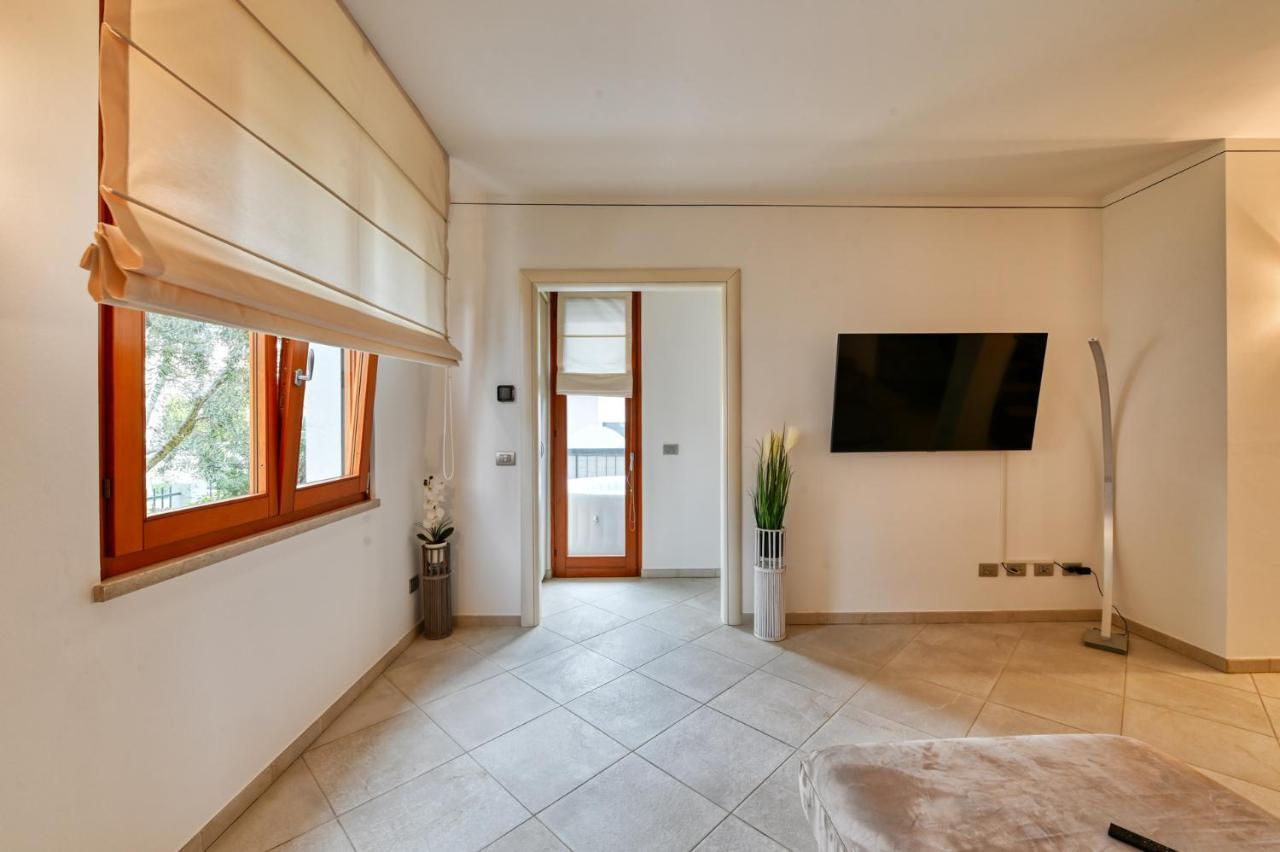 Pearl House - Sirmione Holiday - Jacuzzi Privata Екстериор снимка